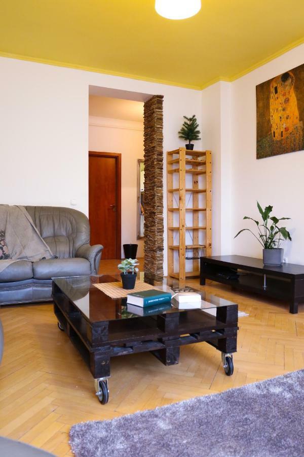 Palace Apartman - Minaret, Eger Bagian luar foto